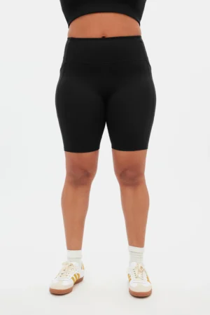 Legging corto negro de tejido compresivo y tiro alto