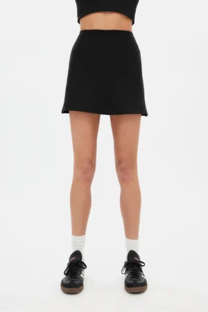 Falda pantalón negra lila de tejido ligero