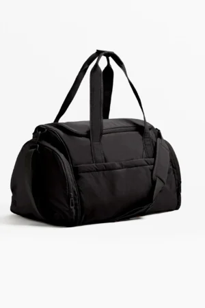 Bolsa negra con bolsillos laterales