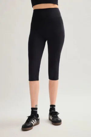 Legging capri de tejido ligero y tiro alto